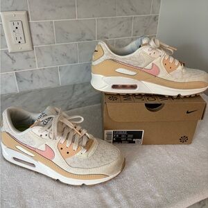 Nike, women’s Air Max 90 SE, 7.5